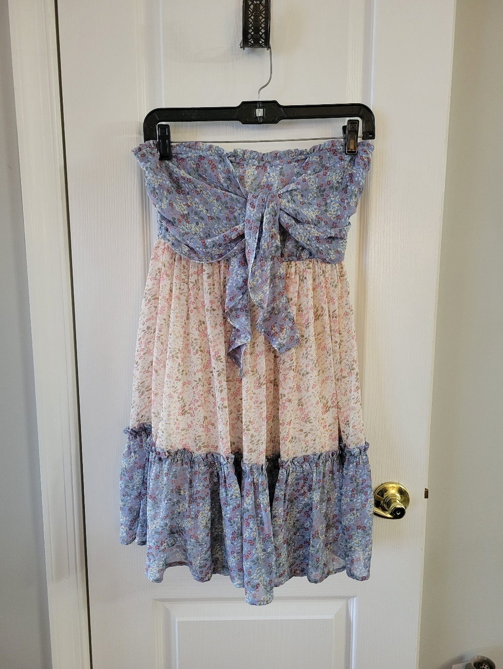 Entro Floral Strapless Tiered Mini Dress with Front Tie Bow Size Small Coquette